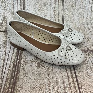 VGUC white nautica women’s flats size 6.5